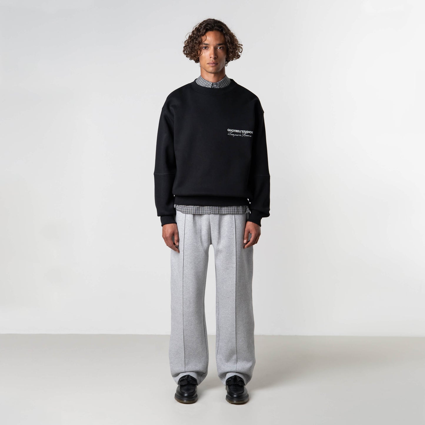 STUDIOS CREWNECK | BLACK/WHITE