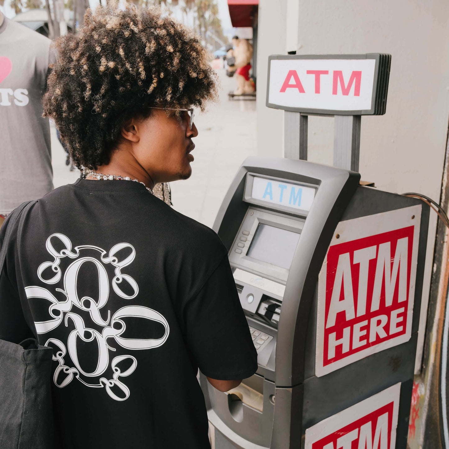 INSIGNIA TEE | BLACK/WHITE