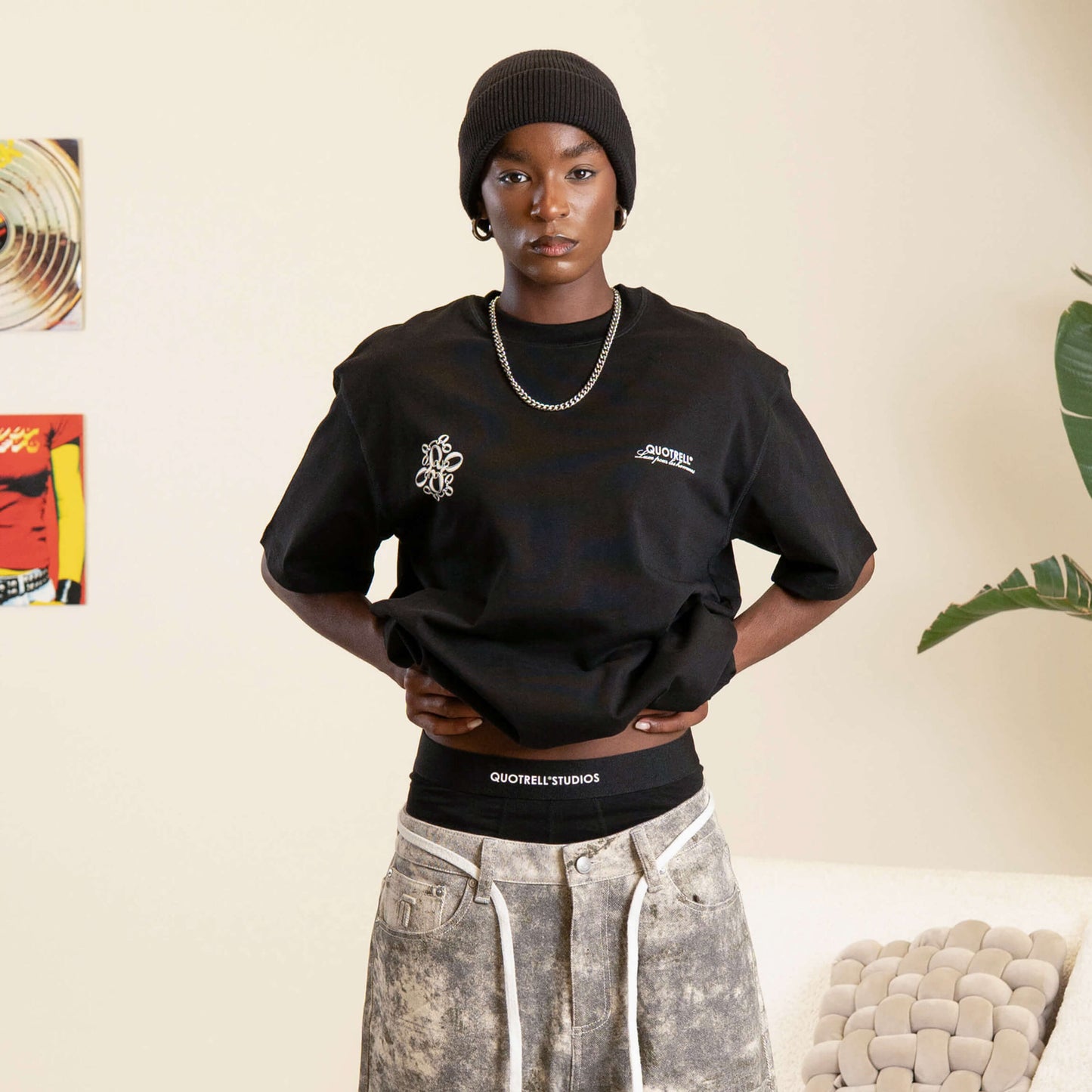 INSIGNIA TEE | BLACK/WHITE