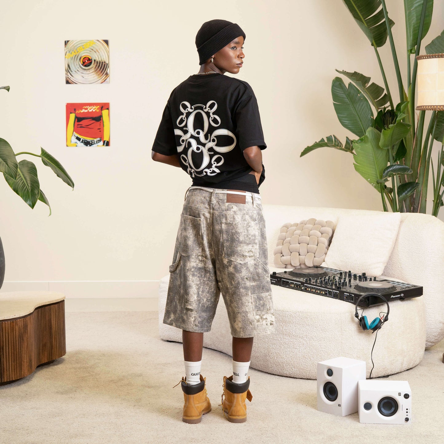 INSIGNIA TEE | BLACK/WHITE