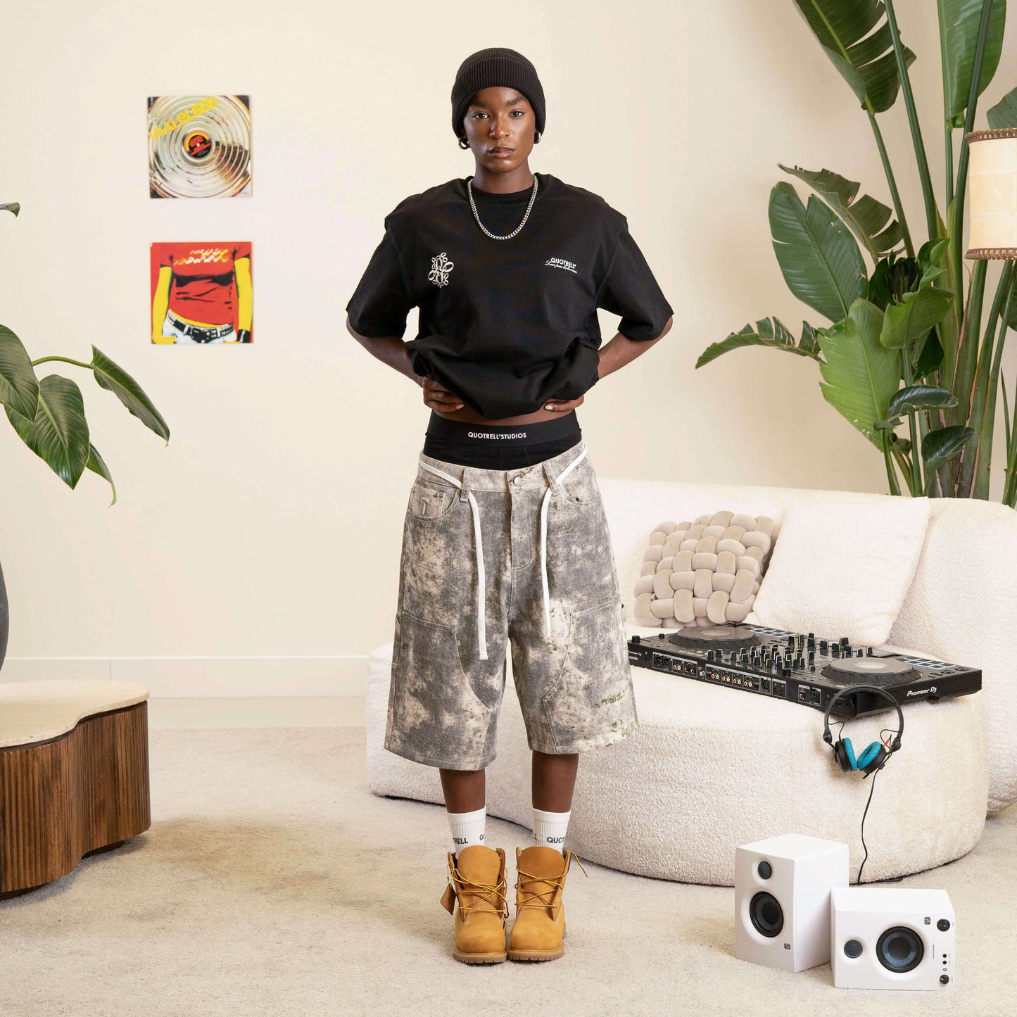 INSIGNIA TEE | BLACK/WHITE