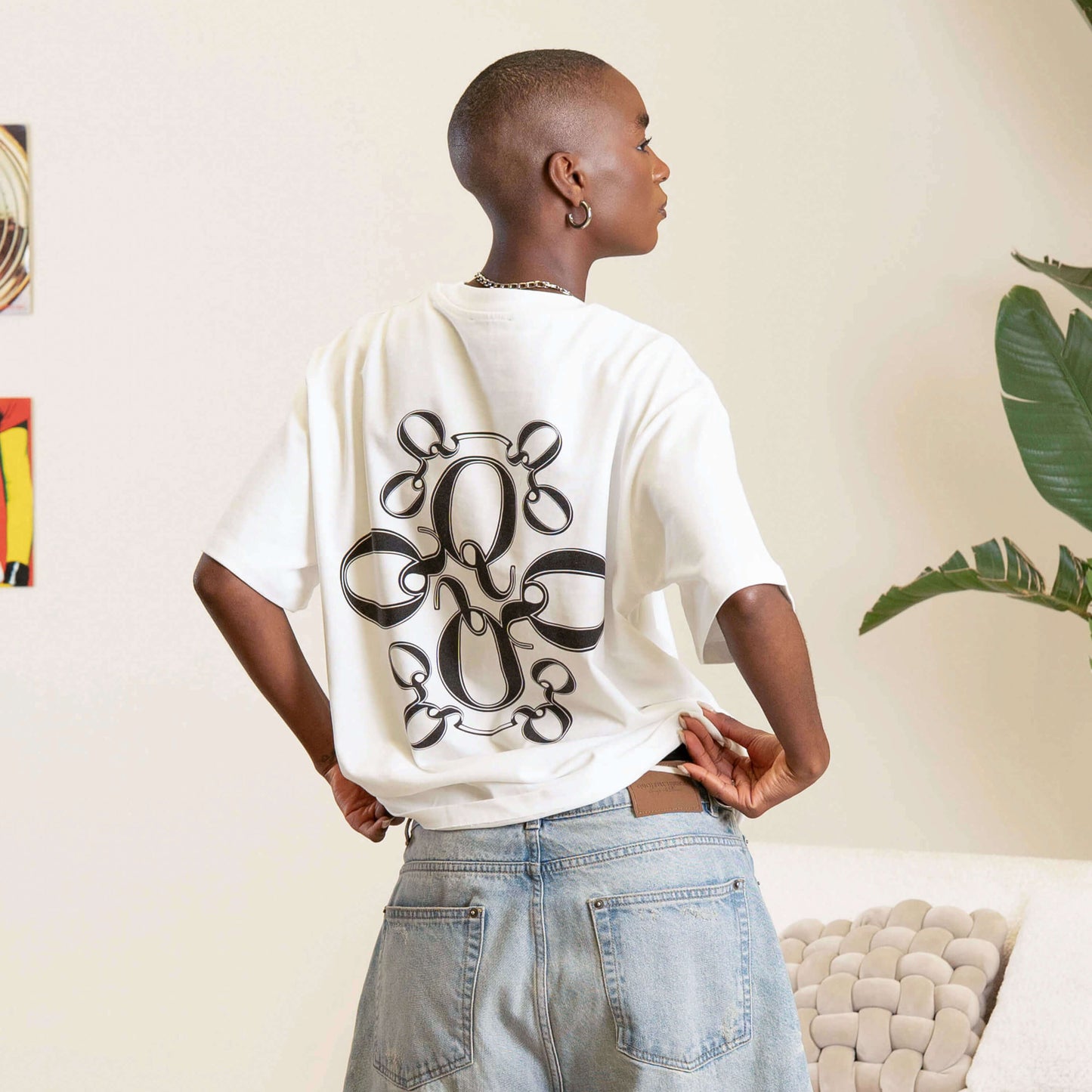 INSIGNIA TEE | WHITE/BLACK