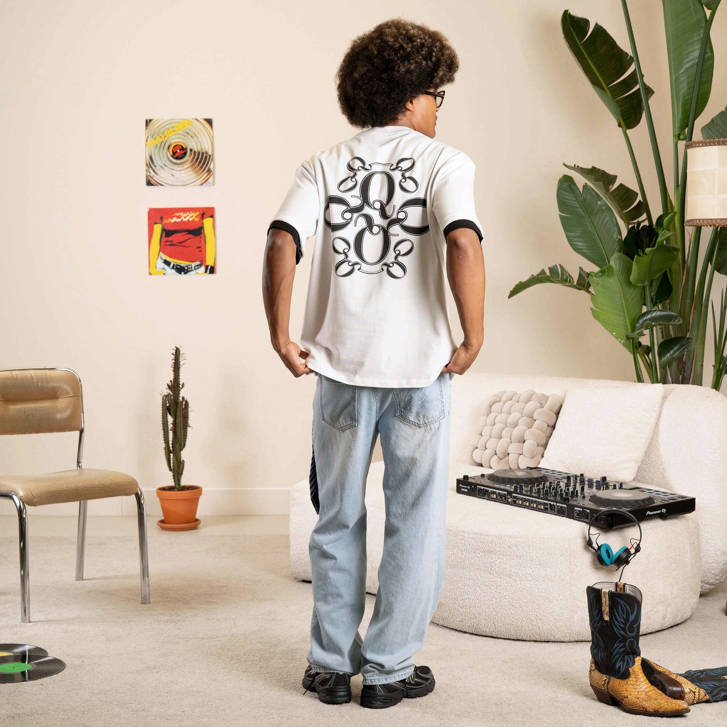 INSIGNIA TEE | WHITE/BLACK