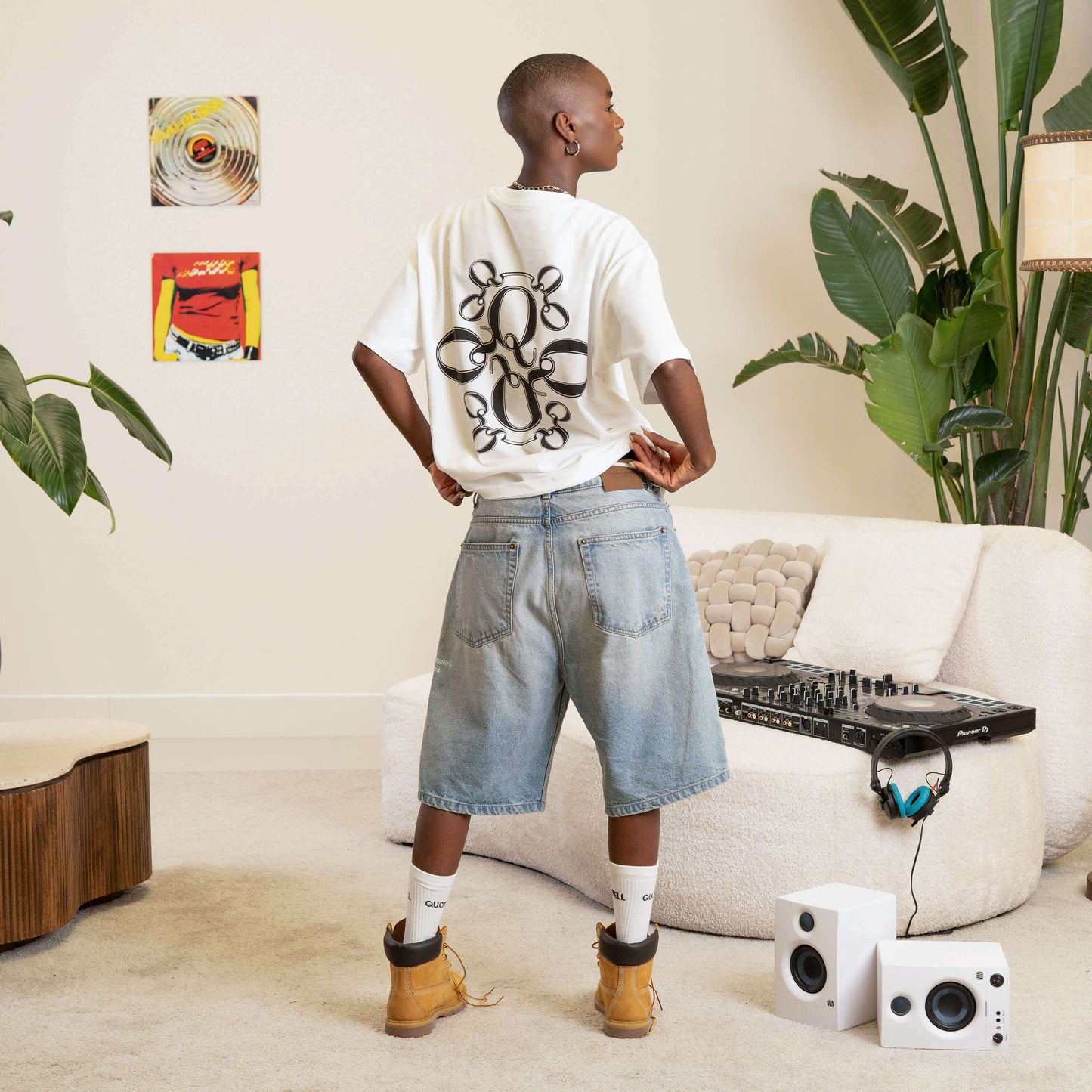 INSIGNIA TEE | WHITE/BLACK