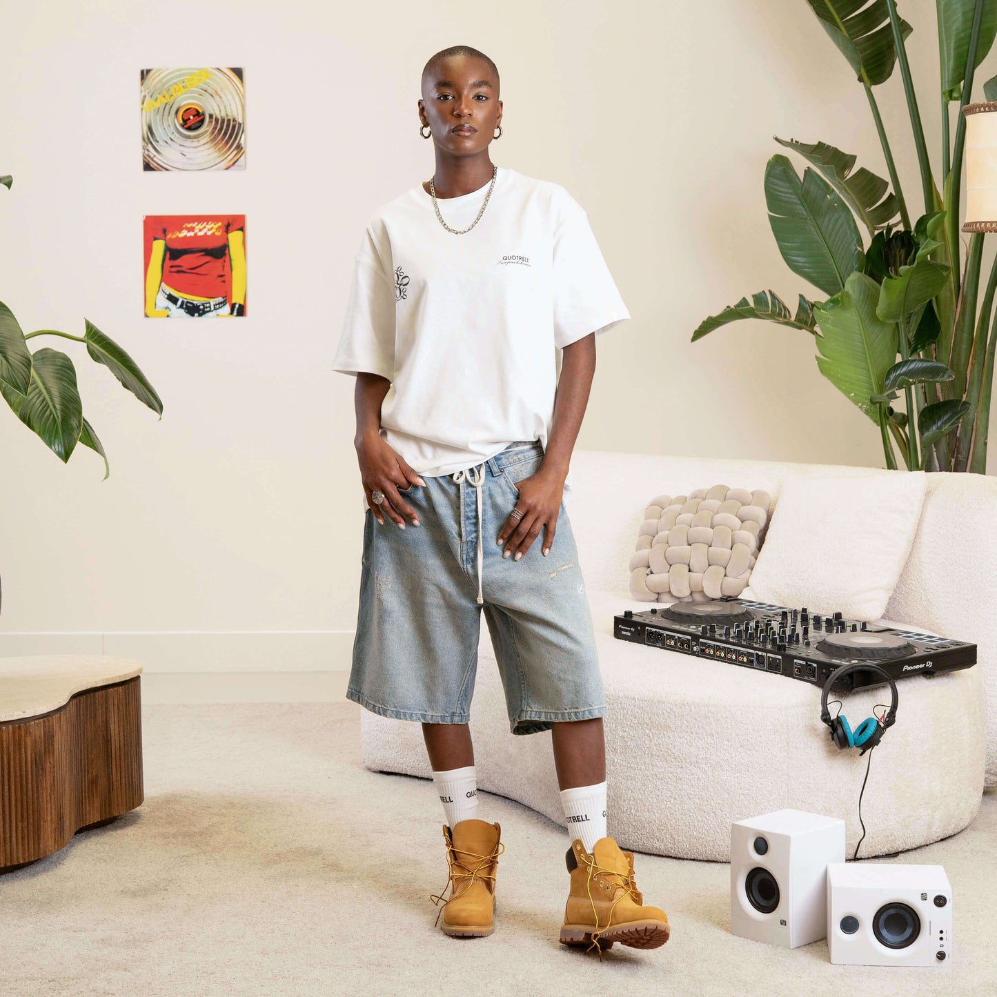 INSIGNIA TEE | WHITE/BLACK